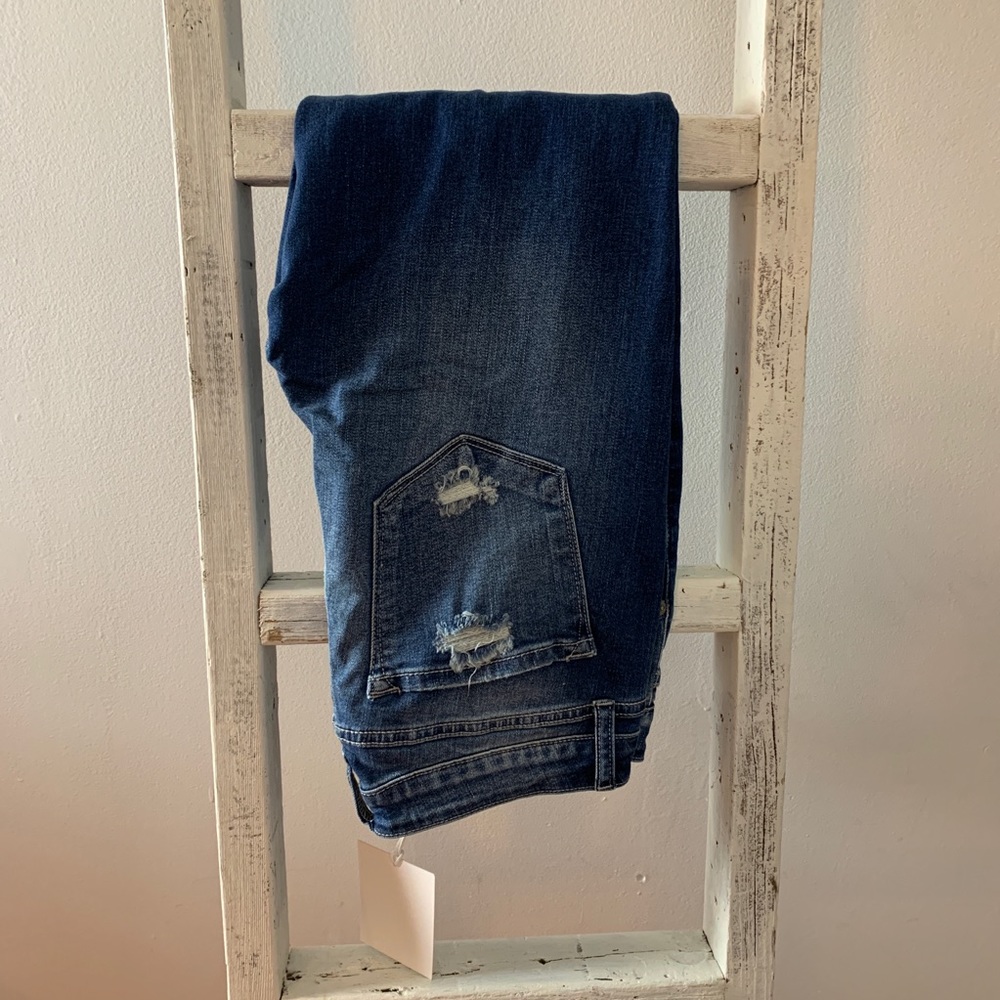 Med Rise Medium Wash Distressed Jeans - Picture 5 of 8